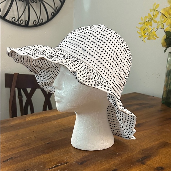 NWT Wallaroo Scrunchie Boardwalk-Style Packable Adj. Sizing Polka Dot Sun Hat main image 4